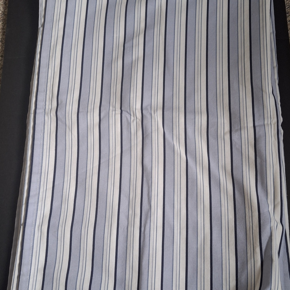 Elegant Striped Flat Twin Size Sheet in Blue and White